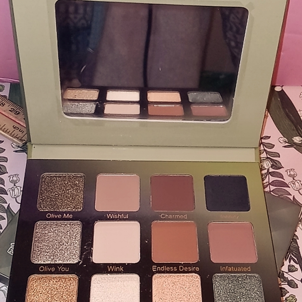 🆕️ Olive You Forever Violet Voss Palette